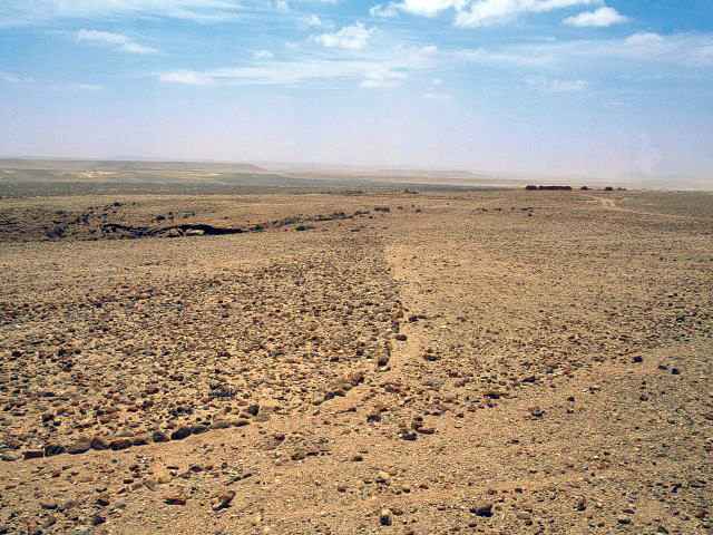 Croissant d'un MA avec Dar Chbika en arrière-plan.