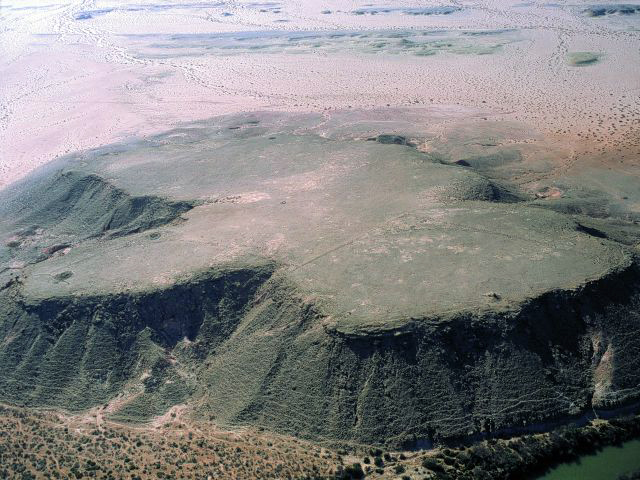 Gara avec deux MA dont un avec un tumulus.