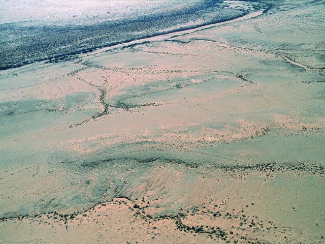 MA épousant le relief de l'extrémité d'une gara.